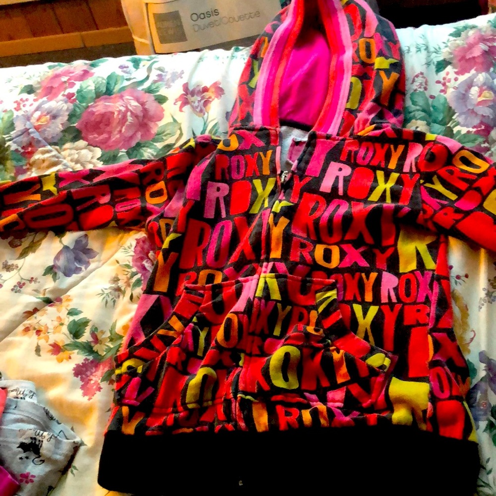 Colourful Roxy hoodie size medium in kids